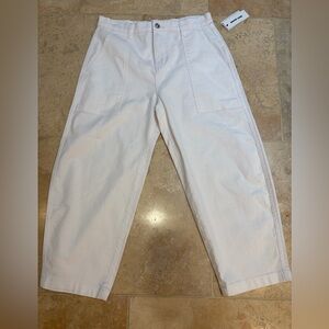 DKNY Women’s high rise barrel leg white jeans- NWT